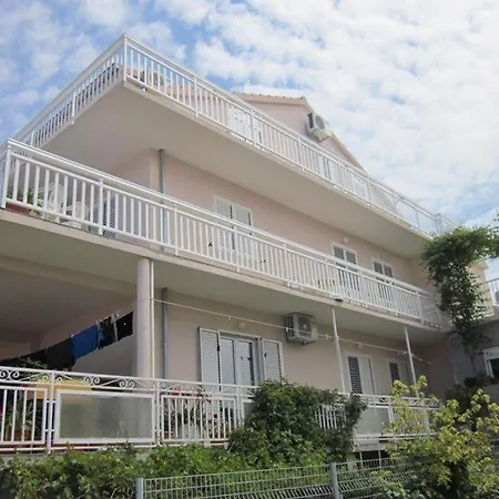 In With Sea View, Balcony, Air Conditioning, Wi-fi *