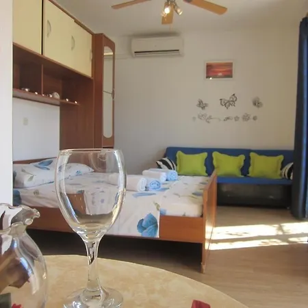 In With Sea View, Balcony, Air Conditioning, Wi-fi * Hvar Town