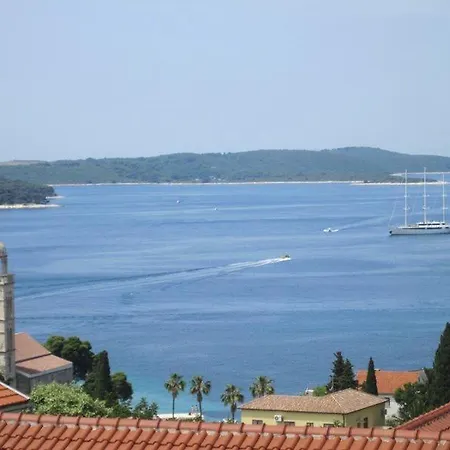In With Sea View, Balcony, Air Conditioning, Wi-fi Apartament Hvar Town