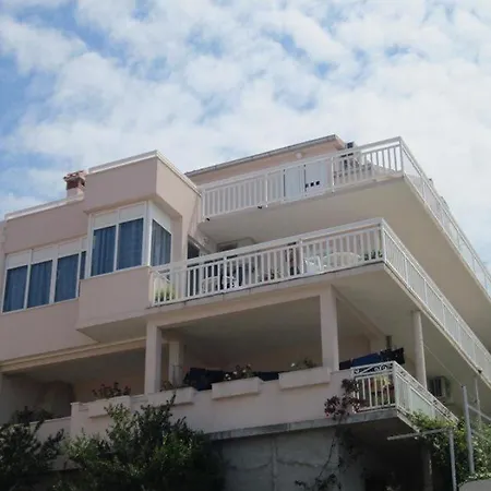 Apartament In With Sea View, Balcony, Air Conditioning, Wi-fi